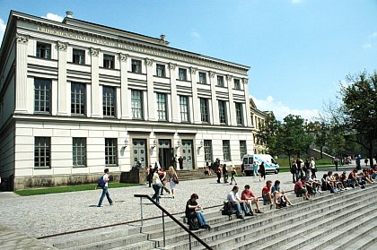 Löwengebäude am Universitätsplatz
